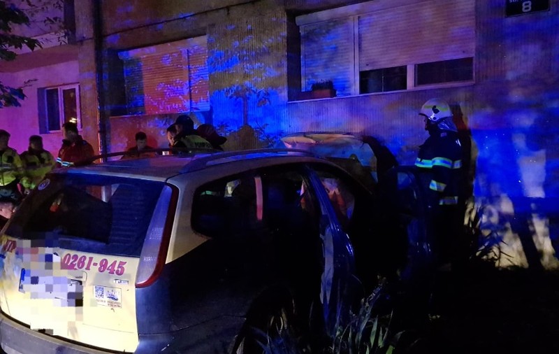 Accident mortal în Satu Mare. Un bărbat a furat un taxi şi s-a izbit de un bloc