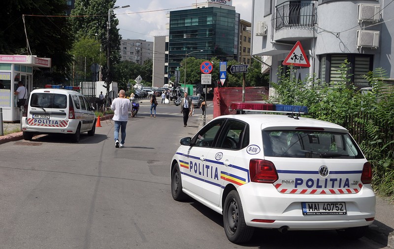 Un polițist din București a fost reținut pentru agresiune sexuală! Faptele au avut loc chiar în mașina poliției, iar victima este o studentă aflată în practică