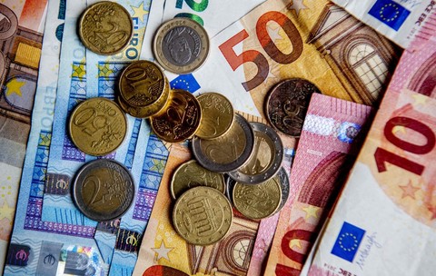 Leul crește comparativ cu euro și dolarul american. Care sunt cotațiile BNR, joi, 4 iunie 2026