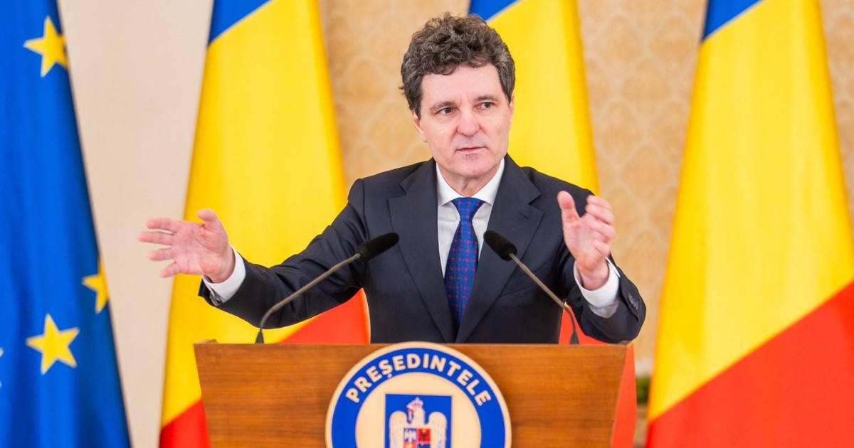 Nicușor Dan a devenit în mai 2025 președintele României, după ce a obţinut 53,6% dintre voturi, iar contracandidatul său, George Simion, 46,4%