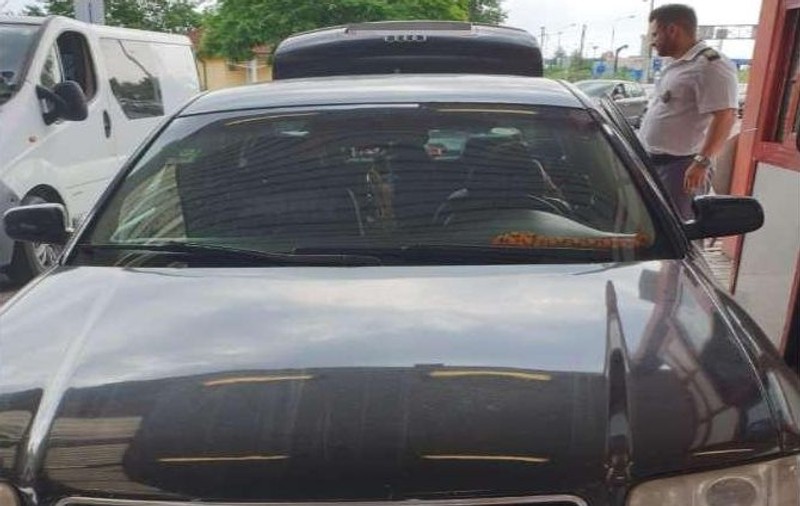 FOTO | O femeie din Prahova a încercat să îşi scoată ilegal copilul din ţară. Unde și-a ascuns băiatul de 10 ani