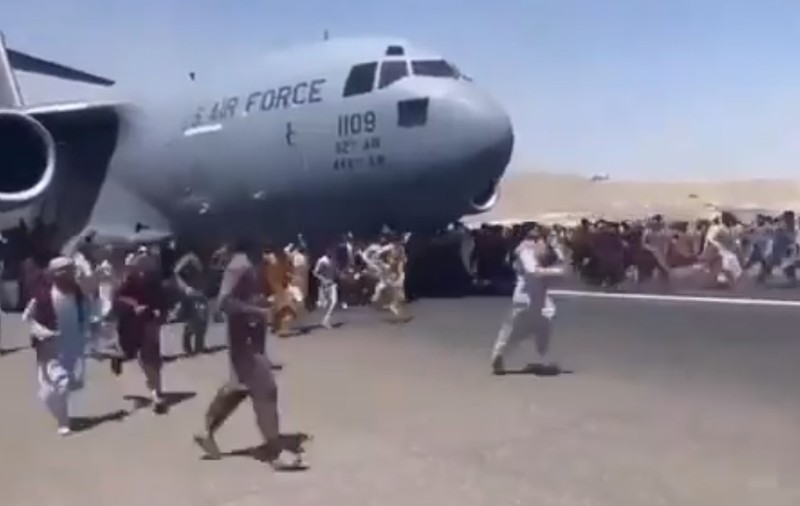 Șocant: Rămășițe umane găsite pe trenul de aterizare al unui avion care a decolat de la Kabul