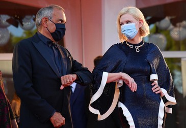 Festivalul de Film de la Veneția: Cate Blanchett și Alberto Barbera. Foto: EPA
