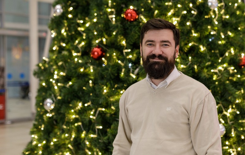 INTERVIU cu „Preotul cu glas de aur” de la Vocea României: „Din păcate, unii tineri care vin la biserică se lovesc de zidul făcut de preoții mai riguroși sau de credincioșii mai tradiționaliști”