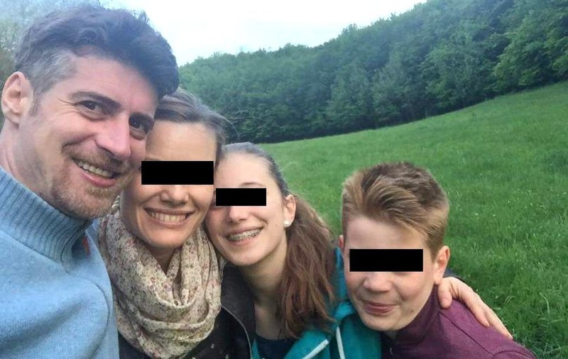 Femeia omorâtă de soț va fi îngropată alături de copiii ei. Rudele nu vor deschide capacele sicrielor