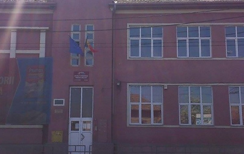 Mama unei fetițe de 11 ani acuză că fiica ei a fost agresată de alți doi elevi în școala din Cluj-Napoca în care învață: “Nimeni nu ia măsuri”