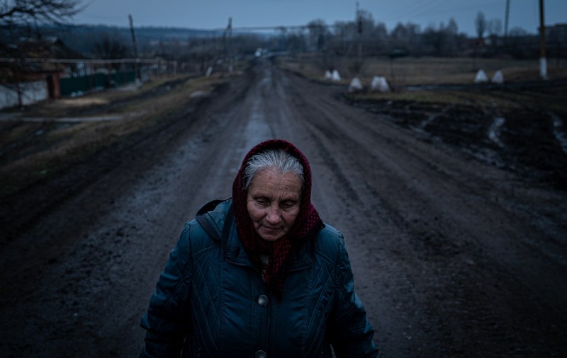 Poveștile de rezistență ale bătrânelor care au rămas în Ucraina în timpul războiului. „Acesta este un abator. Sper doar să trăiesc până la victoria noastră"