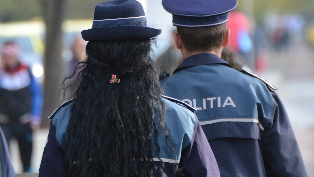 O polițistă din Teleorman era și informator pentru o rețea de proxeneți!