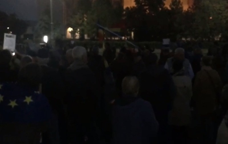 Câteva sute de persoane au protestat în Piața Victoriei. Mihai Șora a fost în mijlocul participanților la Timișoara