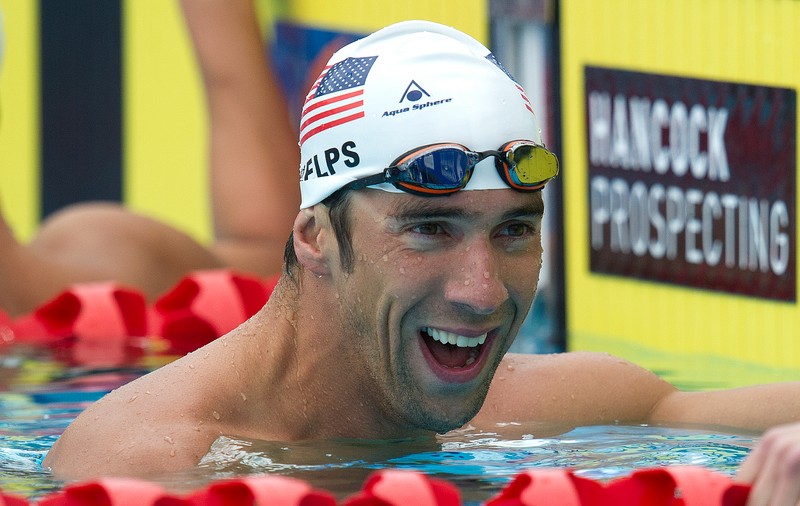Michael Phelps s-a logodit cu o fostă Miss California