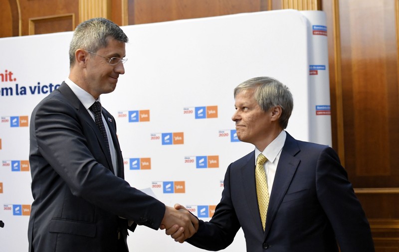 Mesajul lui Dacian Cioloș după ce Dan Barna a devenit tată