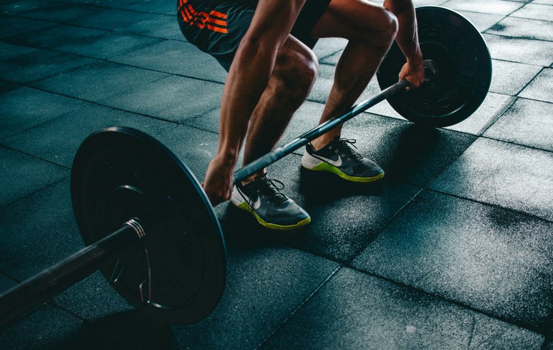 Cum să-ți îmbunătățești performanțele fizice prin exerciții regulate