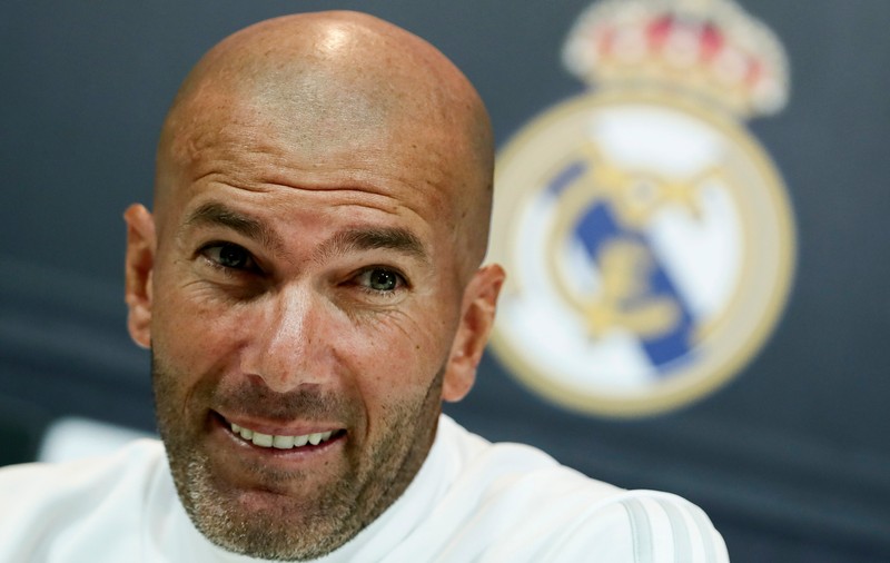 Zinedine Zidane a pus stăpânire pe trofeul UCL: "E un moment istoric, să câştigi de trei ori la rând"