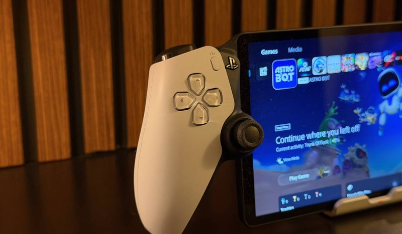 PlayStation Portal este accesoriul ideal pentru cei care vor să se joace oriunde pe consola lor. Foto: Claudiu Râpan / Libertatea