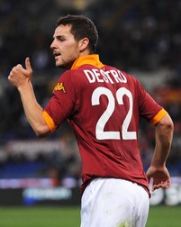 epa03708214 Roma's Mattia Destro celebrates after scoring the 2-0 lead during the Italian Serie A soccer match between AS Roma and SSC Napoli at Olimpico stadium in Rome, Italy, 19 May 2013. EPA/MAURIZIO BRAMBATTI