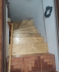Scara de acces către pod
