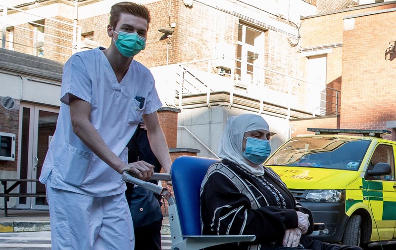 Medicii din Marea Britanie amenință cu greva în plină pandemie de coronavirus, din cauză că nu au echipamente de protecție