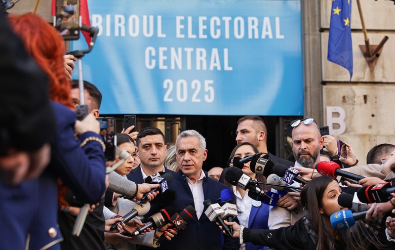 Călin Georgescu și-a depus candidatura la președinție la BEC: „A doua oară nu voi mai fi interzis, pentru că vor fi judecați de toate instanțele” | VIDEO