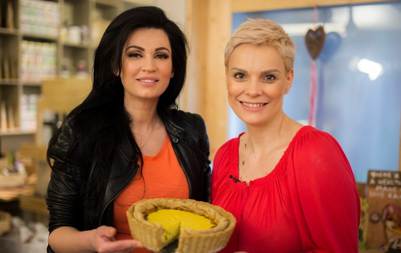 Se pregăteşte intens pentru sărbători! Nicoleta Luciu a învăţat să prepare pască raw vegan