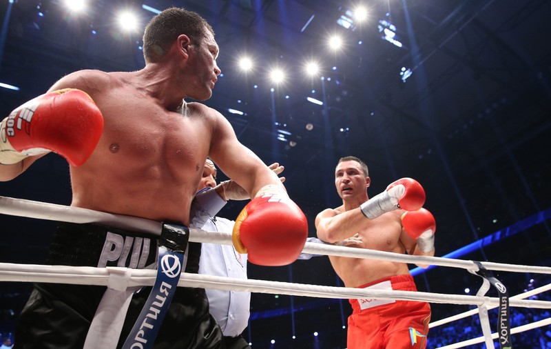 Vladimir Klitschko rămâne cel mai bun boxer din lume. Ucraineanul a dat cu Pulev de pământ
