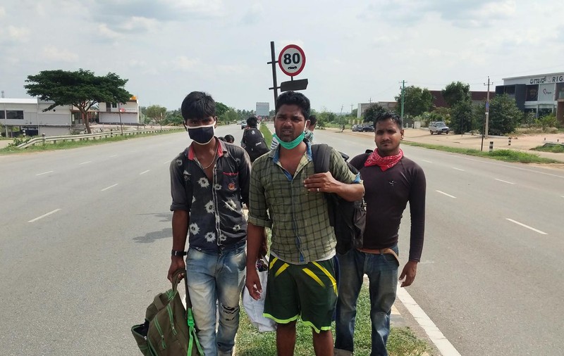 Călătoria incredibilă a unui bărbat din India: a mers pe jos și cu autostopul 2.000 de kilometri în 10 zile ca să ajungă acasă, după ce a rămas șomer