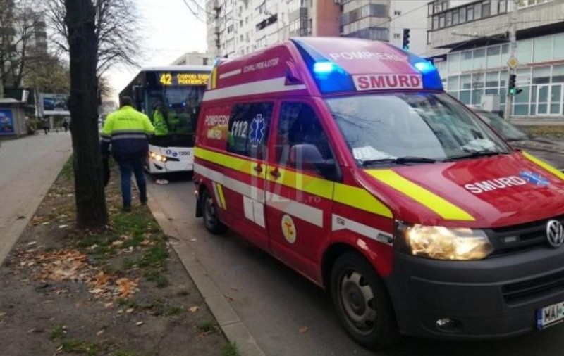 Un bărbat din Iași și-a rupt mâna în autobuz, din cauza unei frâne bruște