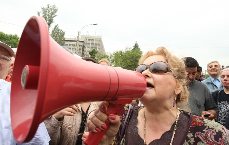 TENSIUNE TOT MAI MARE! Proteste în faţa Curţii Constituţionale, care decide azi SOARTA LUI BĂSESCU
