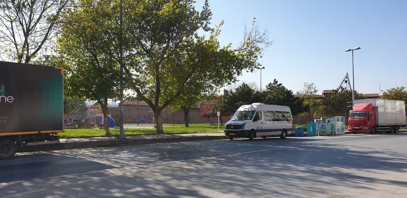 Parcul din Hasköy nu e închis oficial, dar lipsesc băncile care au fost luate de autoritățile locale pentru ca lumea să nu se mai ducă acolo