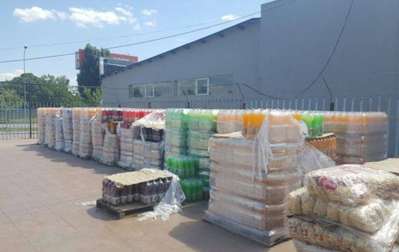 Sucuri și alimente, ținute în soare la peste 40 de grade Celsius
