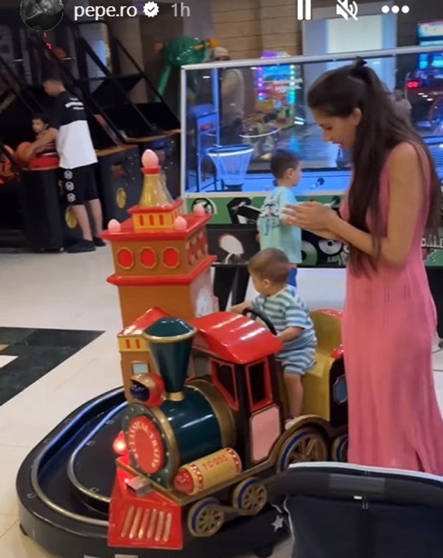 Pepe a plecat în vacanță cu familia. Cum a apărut soția Yasmine alături de fiul lor și de fetele lui din mariajul cu Raluca Pastramă