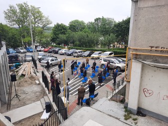 Slujba religioasă a fost ținută în parcare pentru respectarea regulilor din starea de alertă