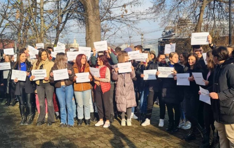 Părinții elevilor de la colegiul „Mihai Viteazul”din Turda solicită DEMISIA directorului instituției