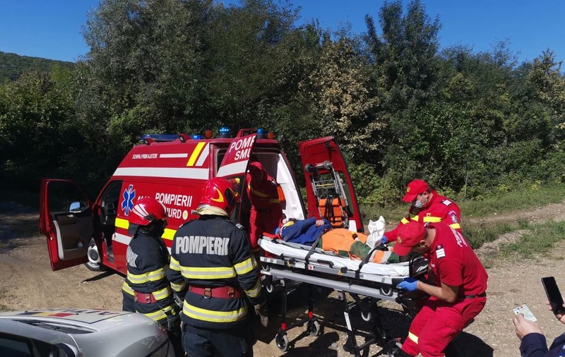 Un bărbat din Vaslui a supraviețuit după ce a căzut cu motoscuterul într-o râpă adâncă de 9 metri. A fost găsit abia a doua zi, când victima a ajuns la telefon și a sunat după ajutor