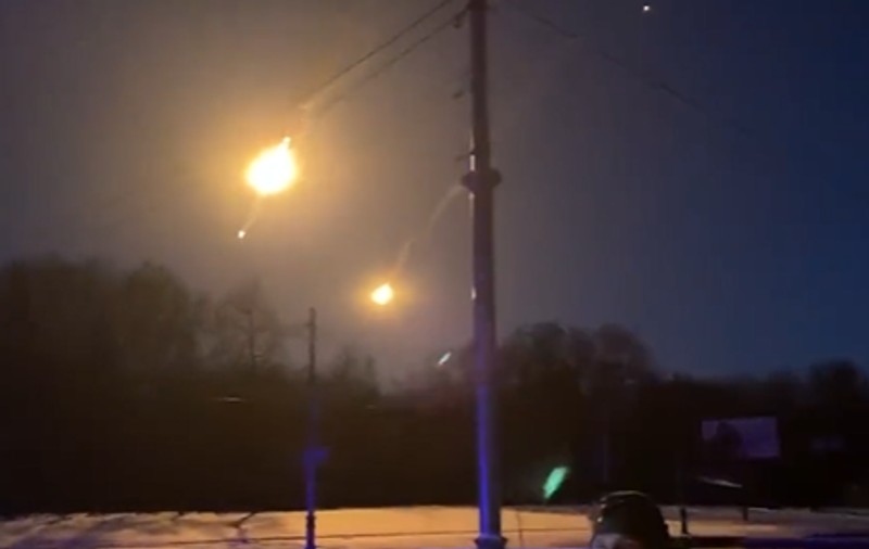 VIDEO |  Un avion de luptă rusesc, doborât deasupra Harkovului. Momentul a fost filmat