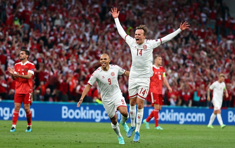Danemarca s-a calificat în optimile Euro 2020, după o victorie clară în fața Rusiei. Cu inima pentru Eriksen