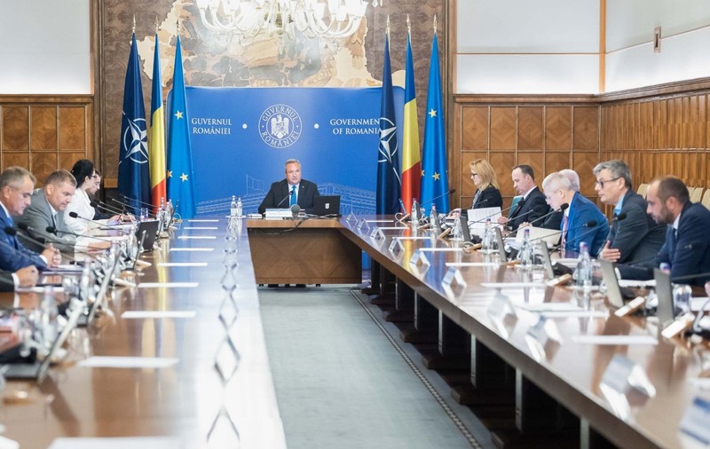 Guvernul a retras ordonanța prin care salariile unor bugetari creșteau cu 50%. Salariile se vor mări cu un sfert din diferența până la grila din 2022, pentru toți bugetarii