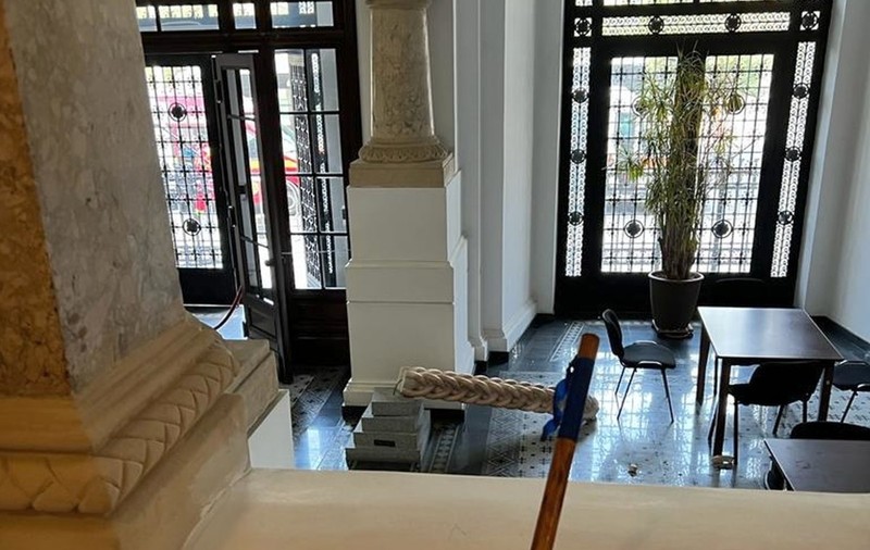 Copilul peste care a căzut o coloană în Primăria Capitalei a fost externat de la Spitalul Grigore Alexandrescu