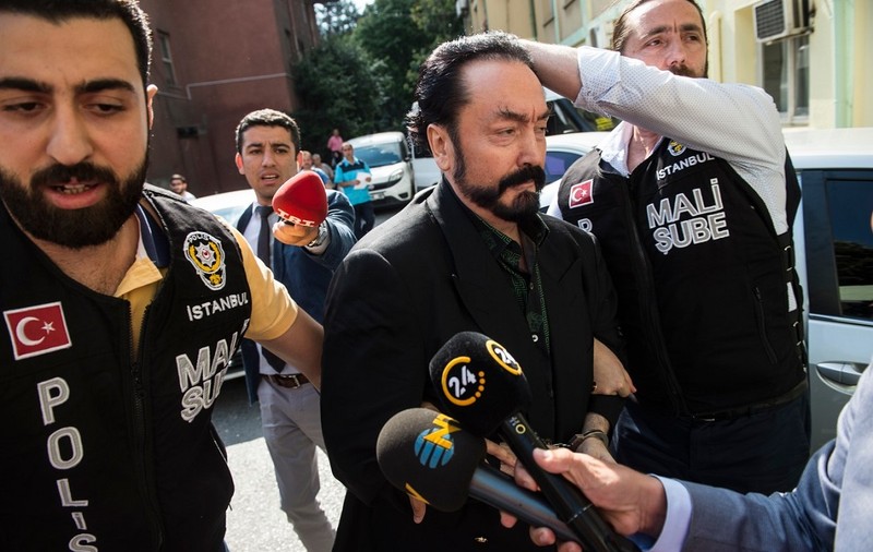 Adnan Oktar, liderul unui cult sexual din Turcia, condamnat la peste 1.000 de ani de închisoare