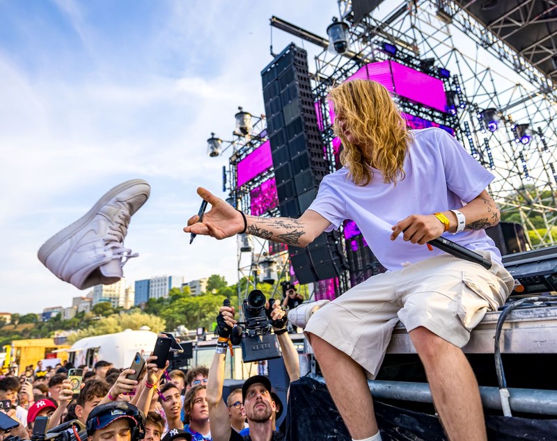 Festivalul NEVERSEA, ziua 1 - peste 65.000 de participanți. Lil Uzi Vert a făcut un show total pe mainstage, zecile de mii de fani au cântat alături de rapperul american