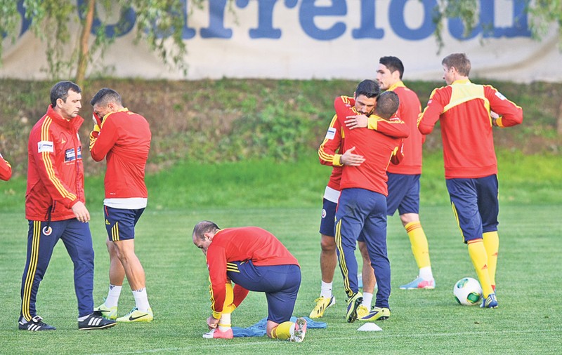 Caterincă naţională! Tricolorii sunt relaxaţi înainte de meciul cu Andorra, pe care trebuie s-o batem rău