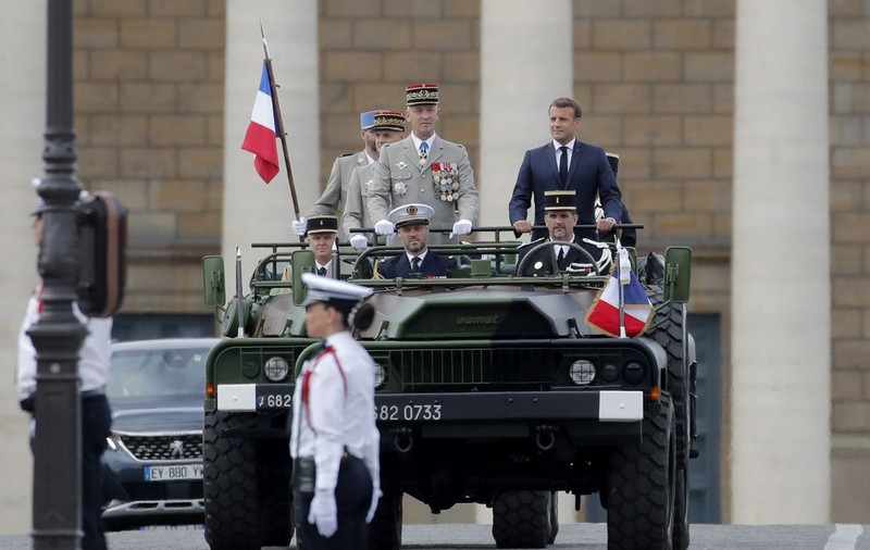 ZIUA FRANȚEI | Parada militară de pe Champs-Elysées, anulată pentru prima dată în 75 de ani. În schimb, are loc o ceremonie redusă, dedicată cadrelor medicale din lupta anti-COVID