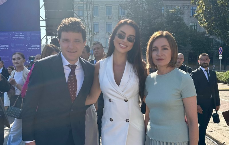 Ispita Cristina Scarlevschi de la Insula Iubirii s-a pozat cu Nicușor Dan și Maia Sandu: „Mă simt recunoscătoare și mândră”. E originară din Republica Moldova