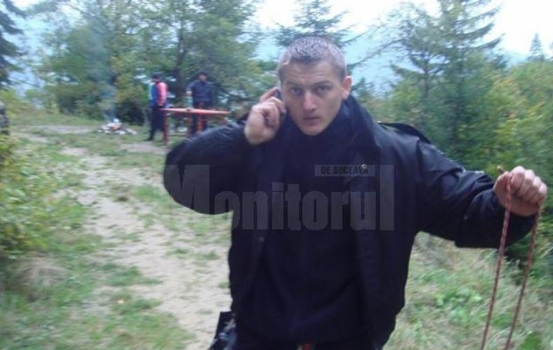 Colegii polițistului lovit cu sabia de interlop: ”I-a crăpat capul ca unui pepene!”