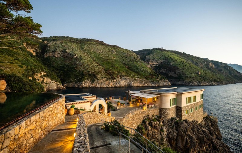 Fosta insulă a lui Eduardo De Filippo, închiriată cu 300.000 de euro pe săptămână. Cum arată paradisul privat de pe Coasta Amalfi