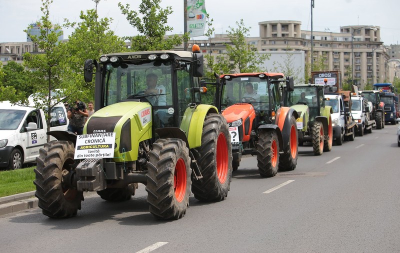 Protest cu tractoare la Palatul Parlamentului. Ce revendicări au fermierii