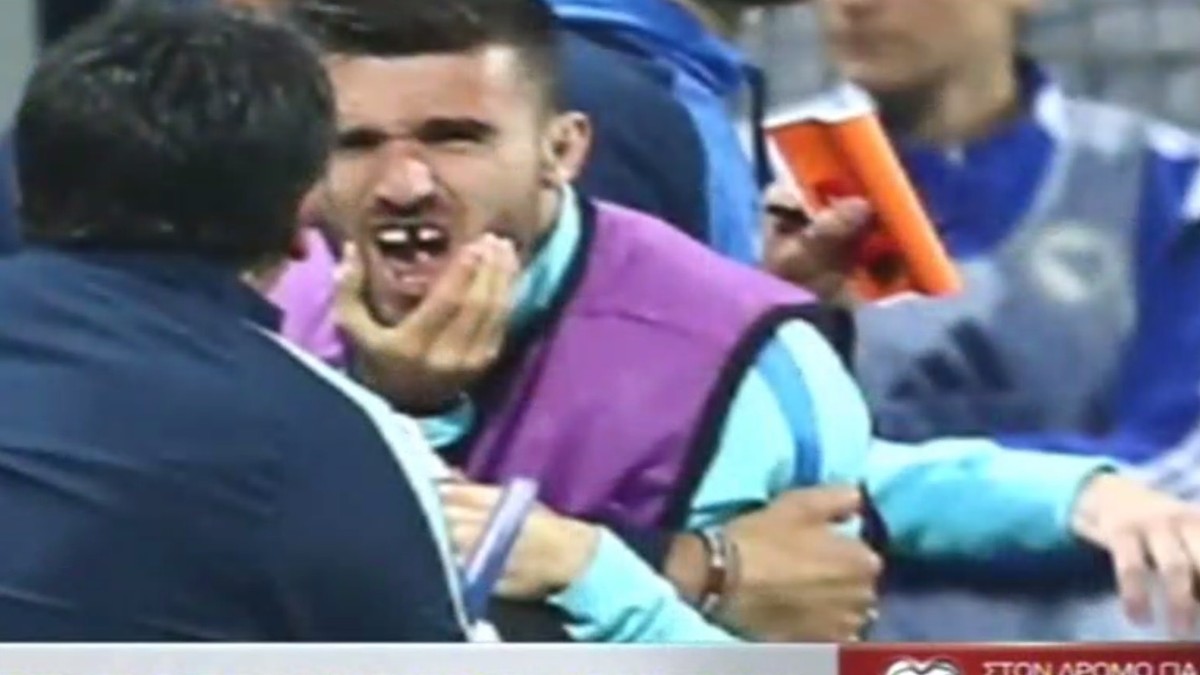 Dzeko i-a scos dinții din gură grecului Manolas, colegul lui de la Roma