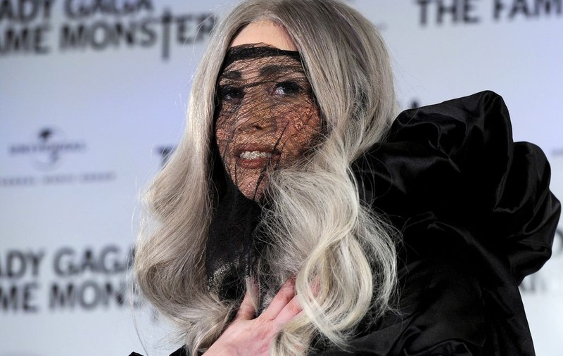 Lady GaGa a prizat cocaină de pe Biblie: "Eram atât de drogată, încât nu ştiam ce fac"