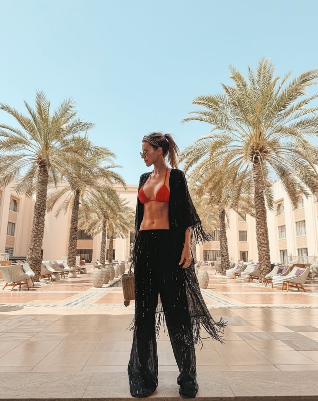 Ce au mâncat Dani Oțil și Gabriela Prisăcariu, soția lui, în vacanța de Paște. Dezamăgiți de preparatul primit în Oman: „Ne întoarcem în România”