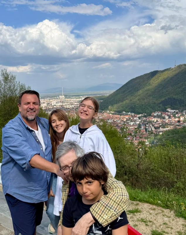 Locul din România unde Horia Brenciu și-a dus familia. Imagini emoționante. „Tata m-a adus aici când aveam câteva luni de viață”