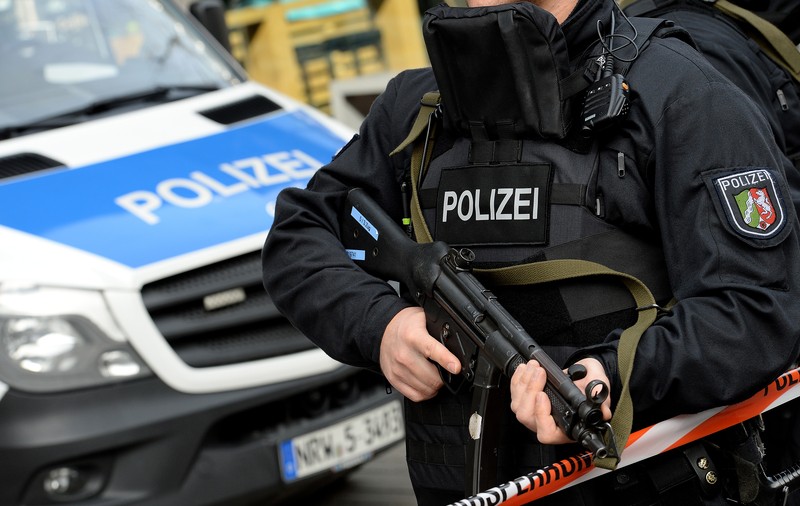 Focuri de armă în apropiere de un spital din Berlin. Un bărbat care a amenințat un polițist a fost împușcat